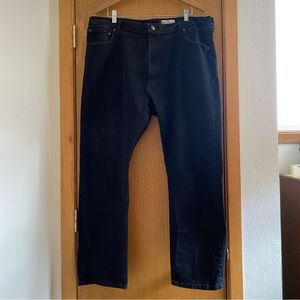 WRANGLER • 42 x 30 Premium Quality Black Jeans - Regular Fit